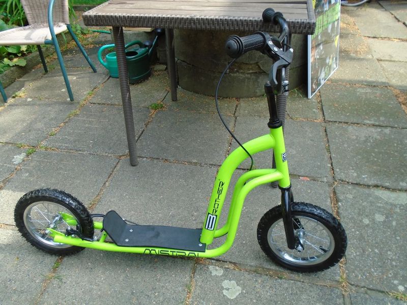 Dětská koloběžka BROTHER MISTRAL 12" zelená pěkný stav