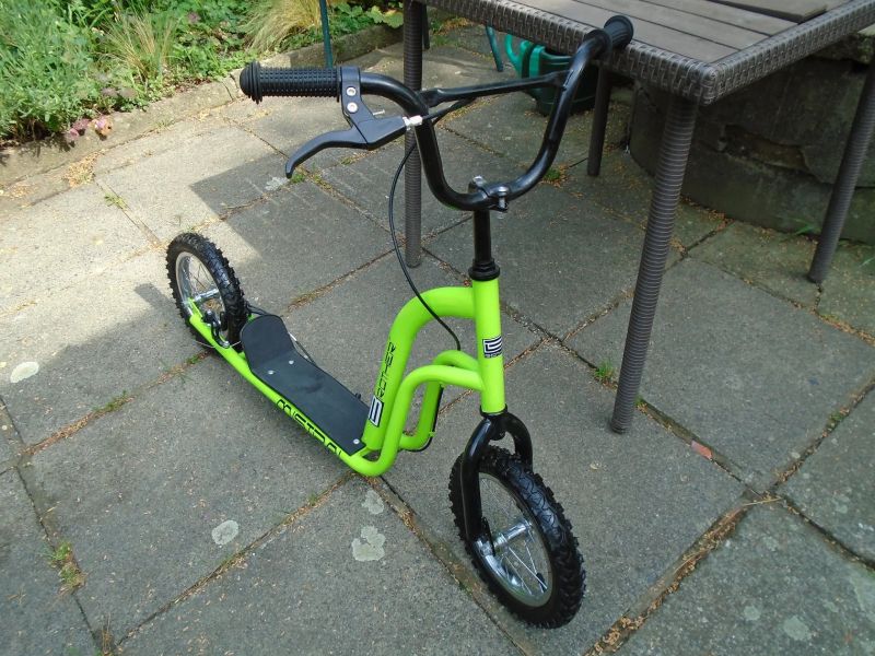Dětská koloběžka BROTHER MISTRAL 12" zelená pěkný stav