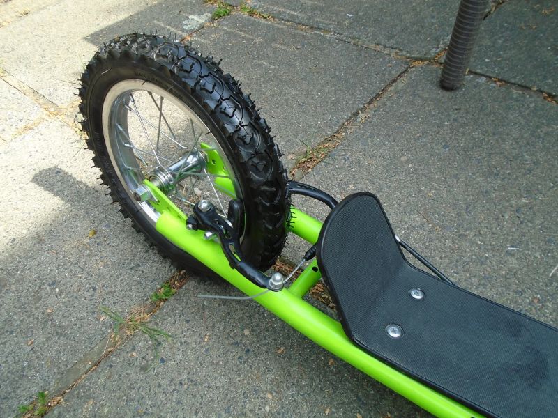 Dětská koloběžka BROTHER MISTRAL 12" zelená pěkný stav