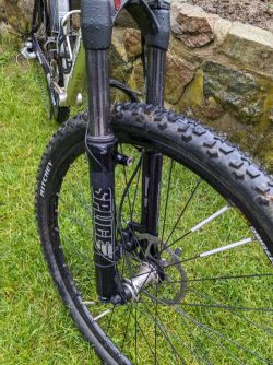 Odpružená vidlice Manitou Splice 26" - dlouhý sloupek