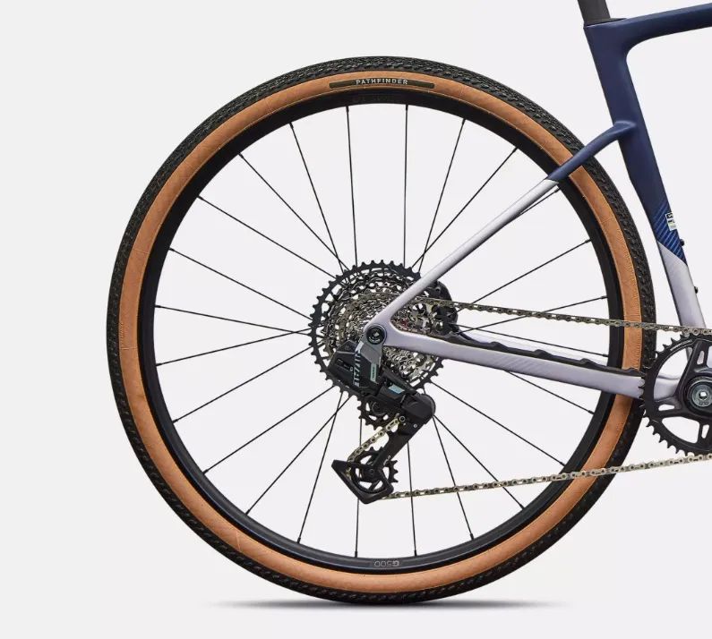 nove DT Swiss G500 (vnitrni sirka 26mm) gravel zapletena kola, naboje s XDR orechem