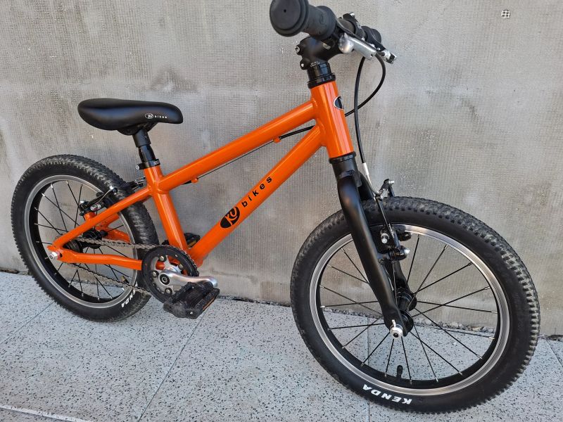 Kubikes 16 +vodící tyč. Velmi lehké, jako nové! 