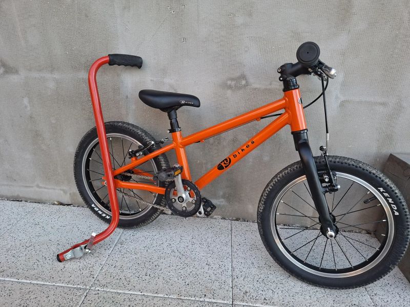 Kubikes 16 +vodící tyč. Velmi lehké, jako nové! 