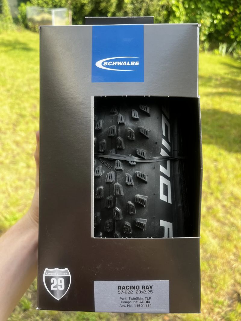 nerozbalený plášť Schwalbe 29x2.25