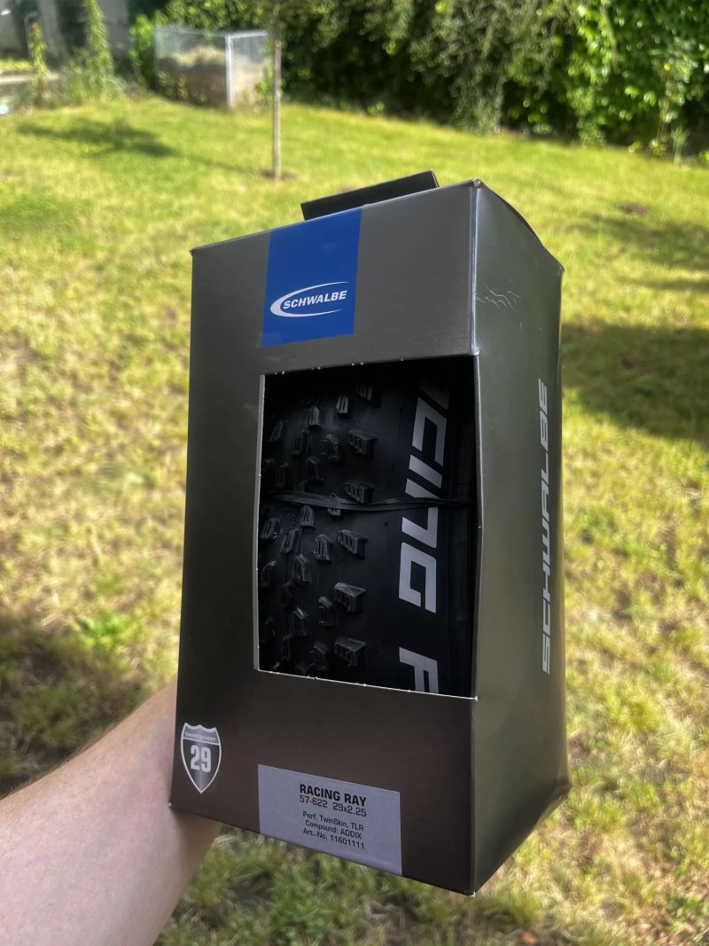 nerozbalený plášť Schwalbe 29x2.25