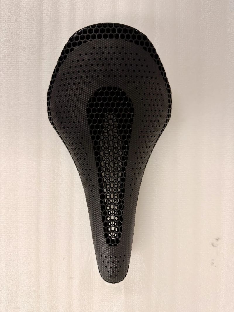 Karbonová 3D sedla 