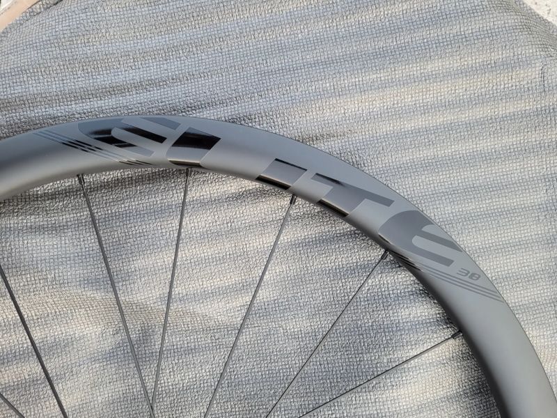 Karbonová silniční kola ELITEWHEELS ENT 2.0 Disc 38mm, ořech XDR, nová