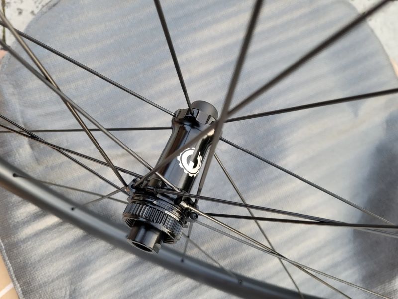 Karbonová silniční kola ELITEWHEELS ENT 2.0 Disc 38mm, ořech XDR, nová