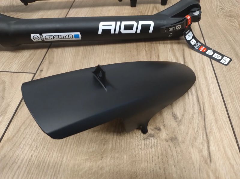 Nová SR Suntour Aion 35 130mm Boost
