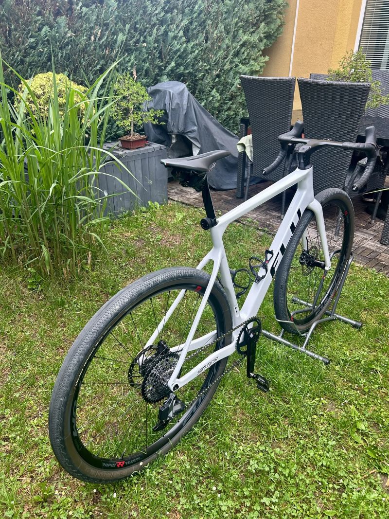 Sintesi Gravel FLU GR rival axs