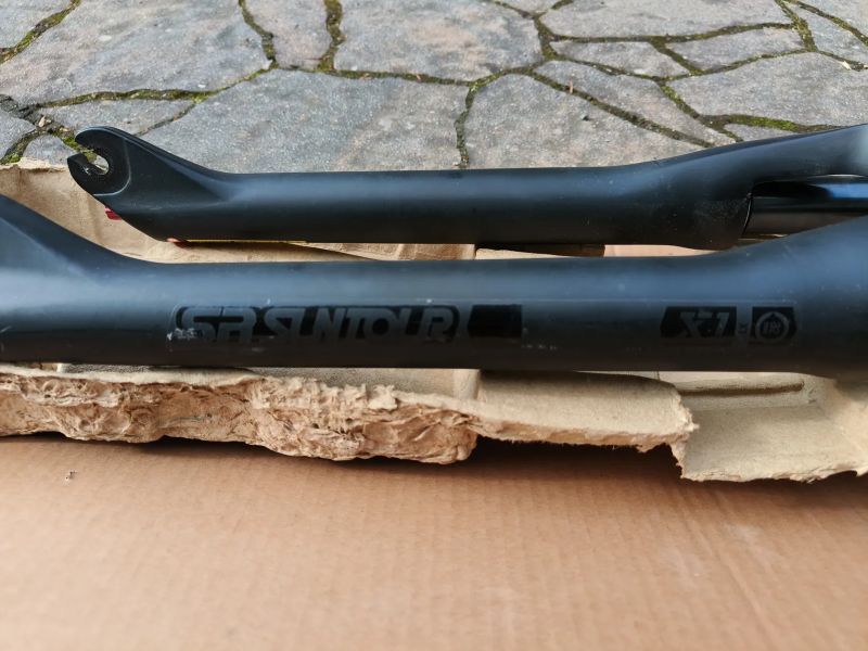 SR Suntour