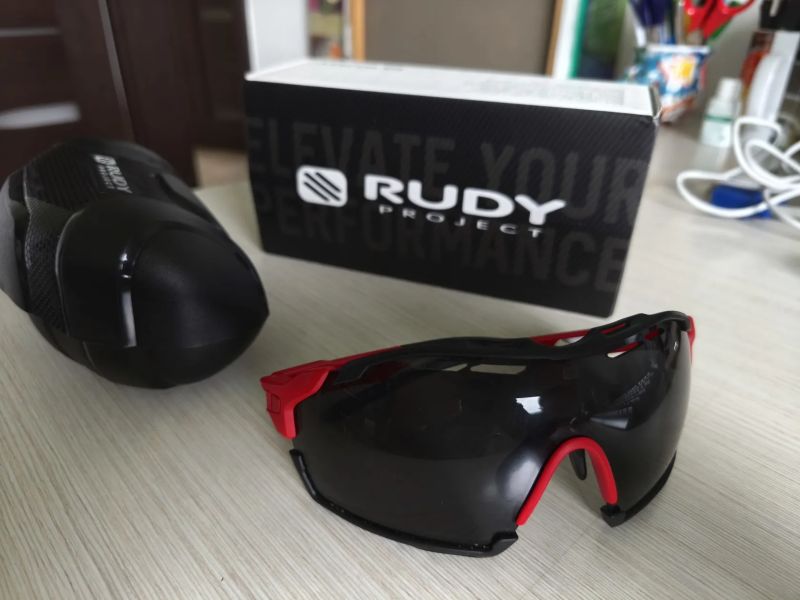 Rudy Project Cutline Fire Red za 1500 Kč a dále brýle Van Rysel