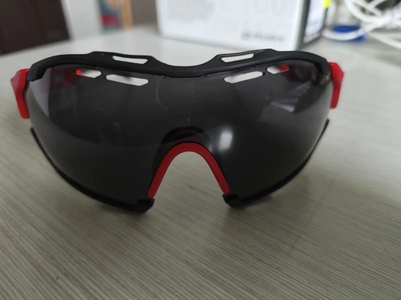 Rudy Project Cutline Fire Red za 1500 Kč a dále brýle Van Rysel