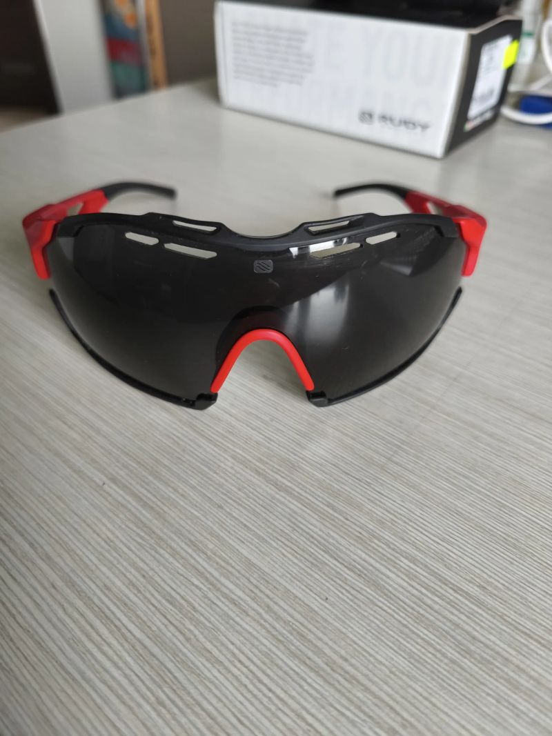 Rudy Project Cutline Fire Red za 1500 Kč a dále brýle Van Rysel