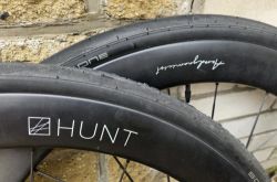 Hunt Aerodynamicist 54 mm karbon dráty ořech XDr