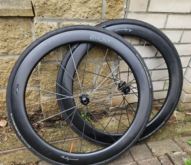 Hunt Aerodynamicist 54 mm karbon dráty ořech XDr