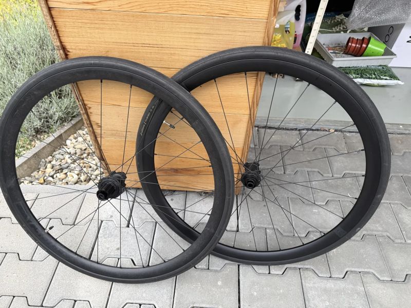 Ráfky + pláště Bianchi Sprint 105 Di2 – Velomann / Vittoria Rubino
