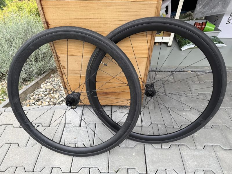 Ráfky + pláště Bianchi Sprint 105 Di2 – Velomann / Vittoria Rubino