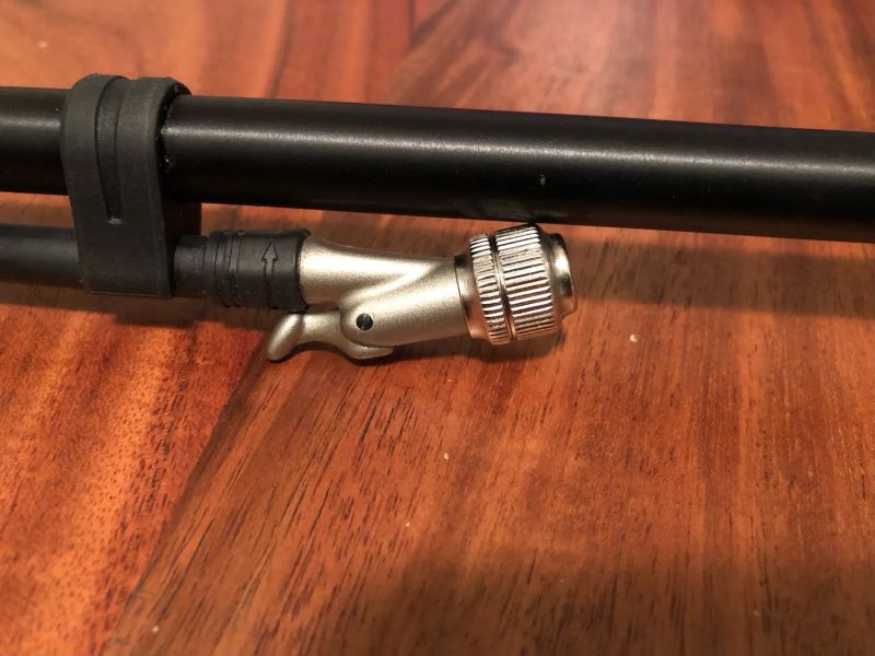 Pumpa DT SWISS. Max tlak 32 Bar / 450 Psi. 