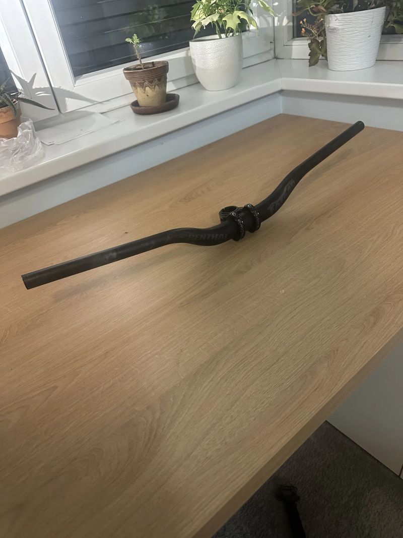 Renthal Fatbar V3 + burgtec je enduro mk3