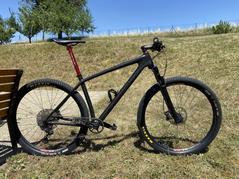 Rychlé kolo, Karbon rám, RockShox Reba, ~10 kg