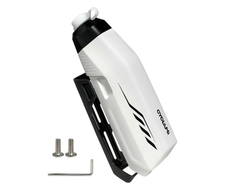 Aerodynamicky tvarovaná cyklistická láhev CYCLAMI s objemem 650 ml a vlastním kompatibilním košíkem