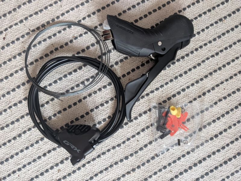 Shimano GRX ST-RX610 / BR-RX400 Pravá 1x12