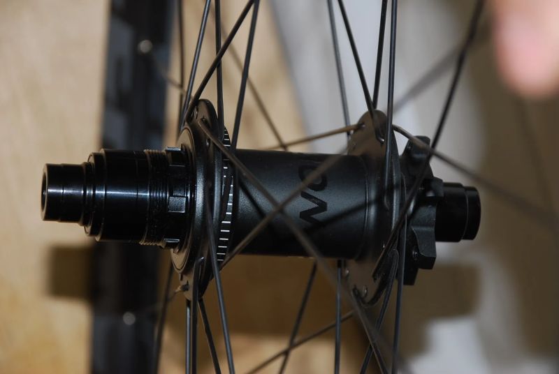NOVÁ ZAPLETENÁ KOLA S VNITŘNÍ ŠÍŘKOU 30 MM A OŘECHEM XD ZA POLOVINU POŘIZOVACÍ CENY