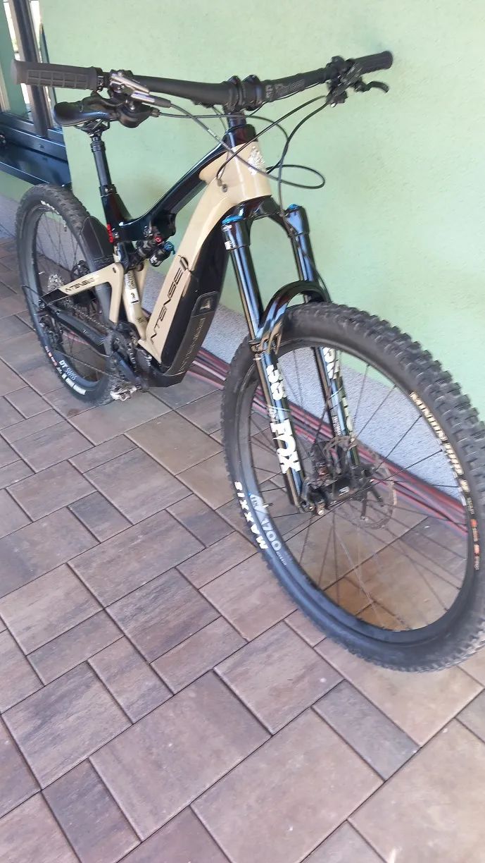 Intense Tazer Carbon Pro, vel. L