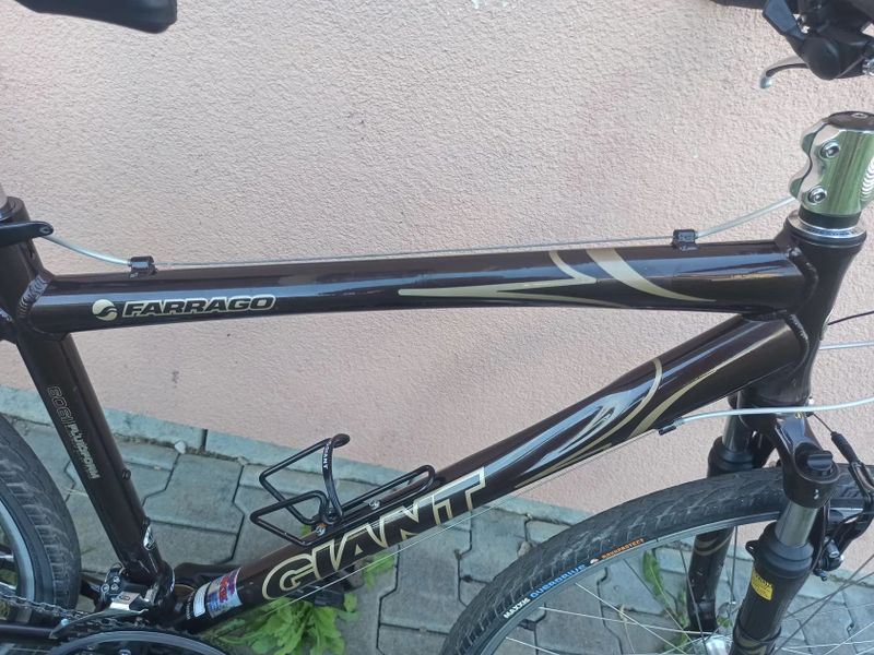 Krosové / trekingové kolo GIANT Farrago 28" Deore