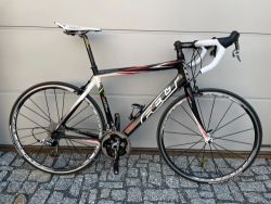 FELT Z25 – SRAM RED / Fulcrum Racing Zero – TOP STAV, GARÁŽOVÁNO