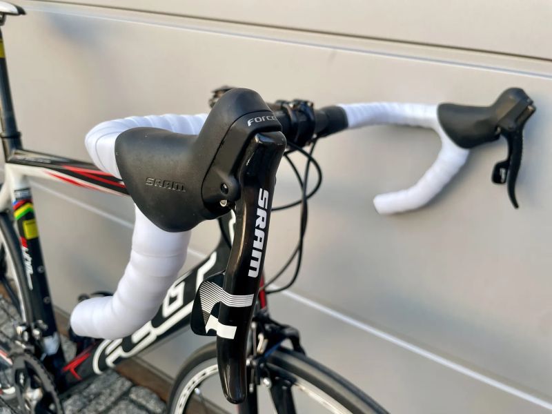 FELT Z25 – SRAM RED / Fulcrum Racing Zero – TOP STAV, GARÁŽOVÁNO