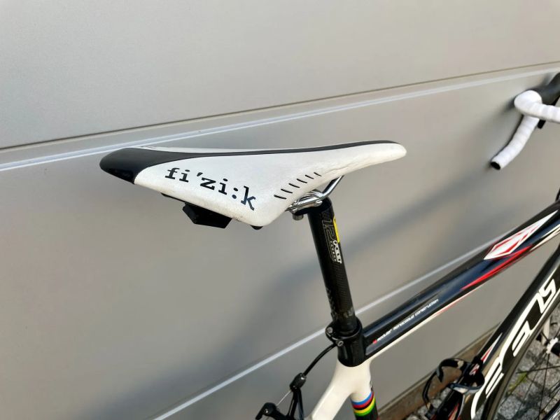FELT Z25 – SRAM RED / Fulcrum Racing Zero – TOP STAV, GARÁŽOVÁNO