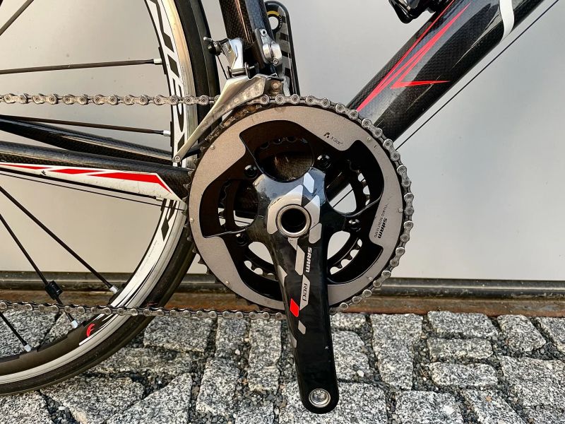 FELT Z25 – SRAM RED / Fulcrum Racing Zero – TOP STAV, GARÁŽOVÁNO