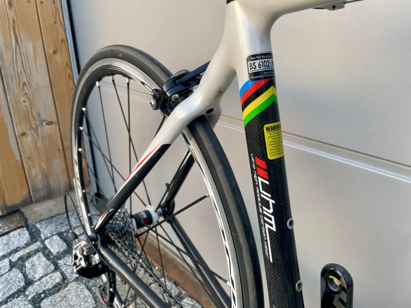 FELT Z25 – SRAM RED / Fulcrum Racing Zero – TOP STAV, GARÁŽOVÁNO