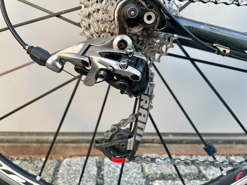 FELT Z25 – SRAM RED / Fulcrum Racing Zero – TOP STAV, GARÁŽOVÁNO
