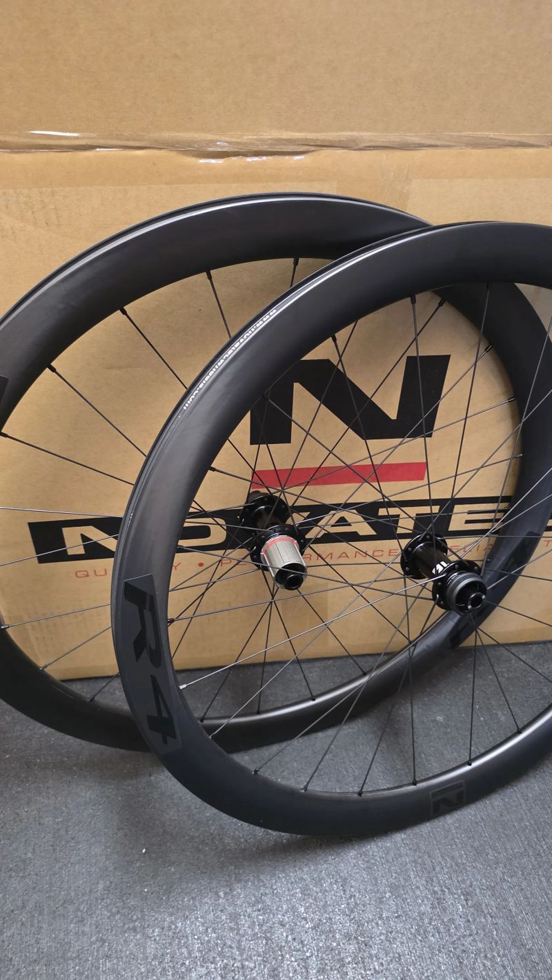 Nová tovární carbon kola Novatec R4 