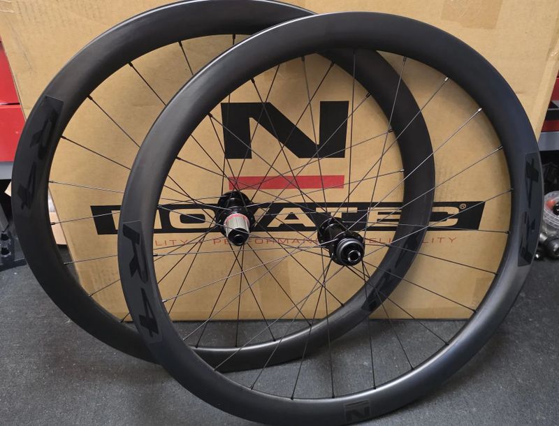 Nová tovární carbon kola Novatec R4 