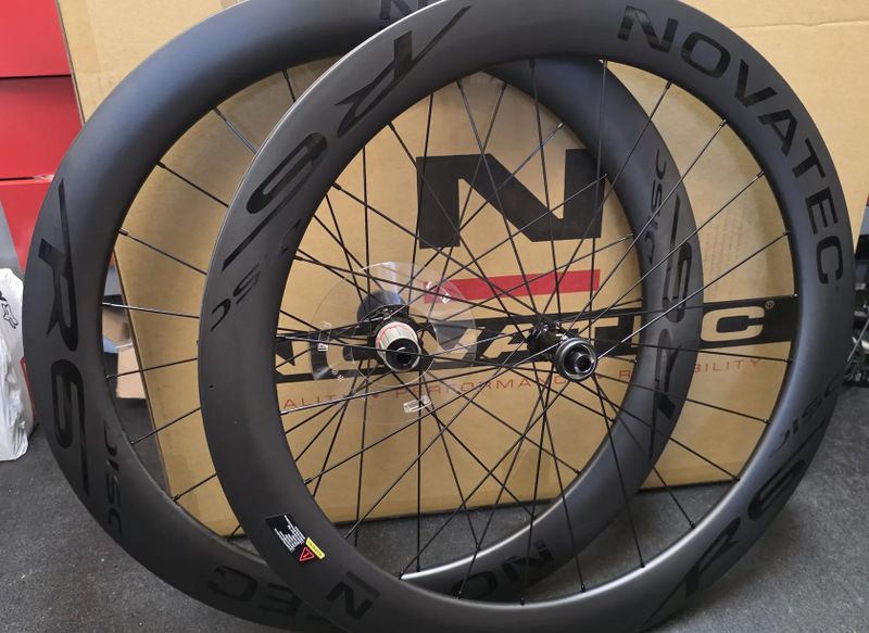 Nová tovární carbon kola Novatec R6 