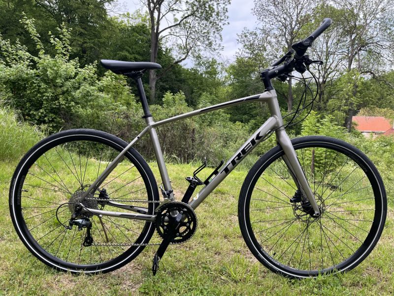 Trek FX Sport 4 (2018) – lehké fitness/touring kolo, hydraulické brzdy, Tiagra 2x10