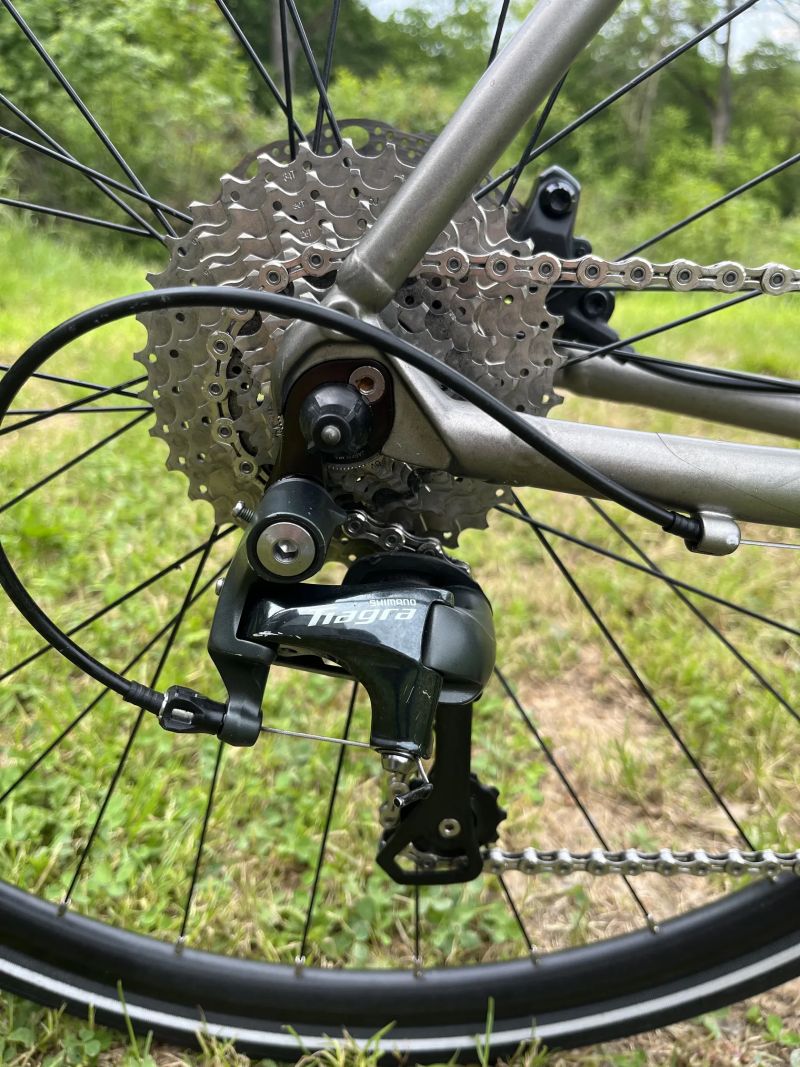 Trek FX Sport 4 (2018) – lehké fitness/touring kolo, hydraulické brzdy, Tiagra 2x10