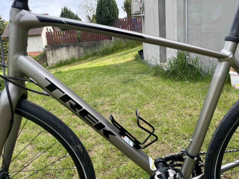 Trek FX Sport 4 (2018) – lehké fitness/touring kolo, hydraulické brzdy, Tiagra 2x10