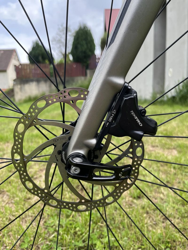 Trek FX Sport 4 (2018) – lehké fitness/touring kolo, hydraulické brzdy, Tiagra 2x10