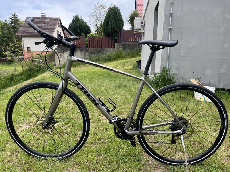 Trek FX Sport 4 (2018) – lehké fitness/touring kolo, hydraulické brzdy, Tiagra 2x10