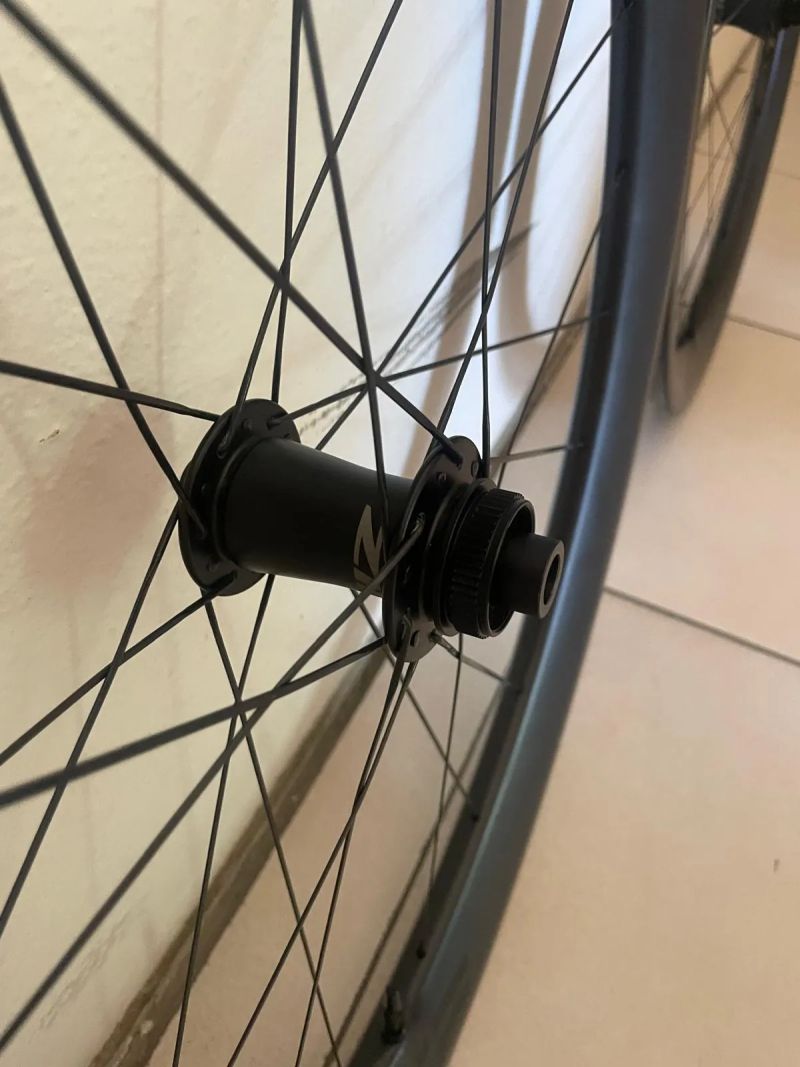 Nabízím nově zapletené kola EiE/Sapim/Zipp