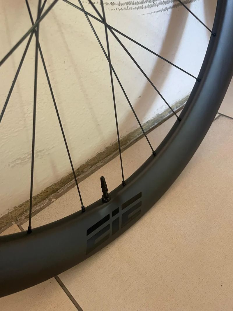 Nabízím nově zapletené kola EiE/Sapim/Zipp
