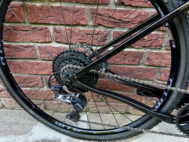 Cannondale Topstone Carbon 2 Lefty Oliver carbon velikost L kola 28" top stav i vzhled WARRANTY CARD