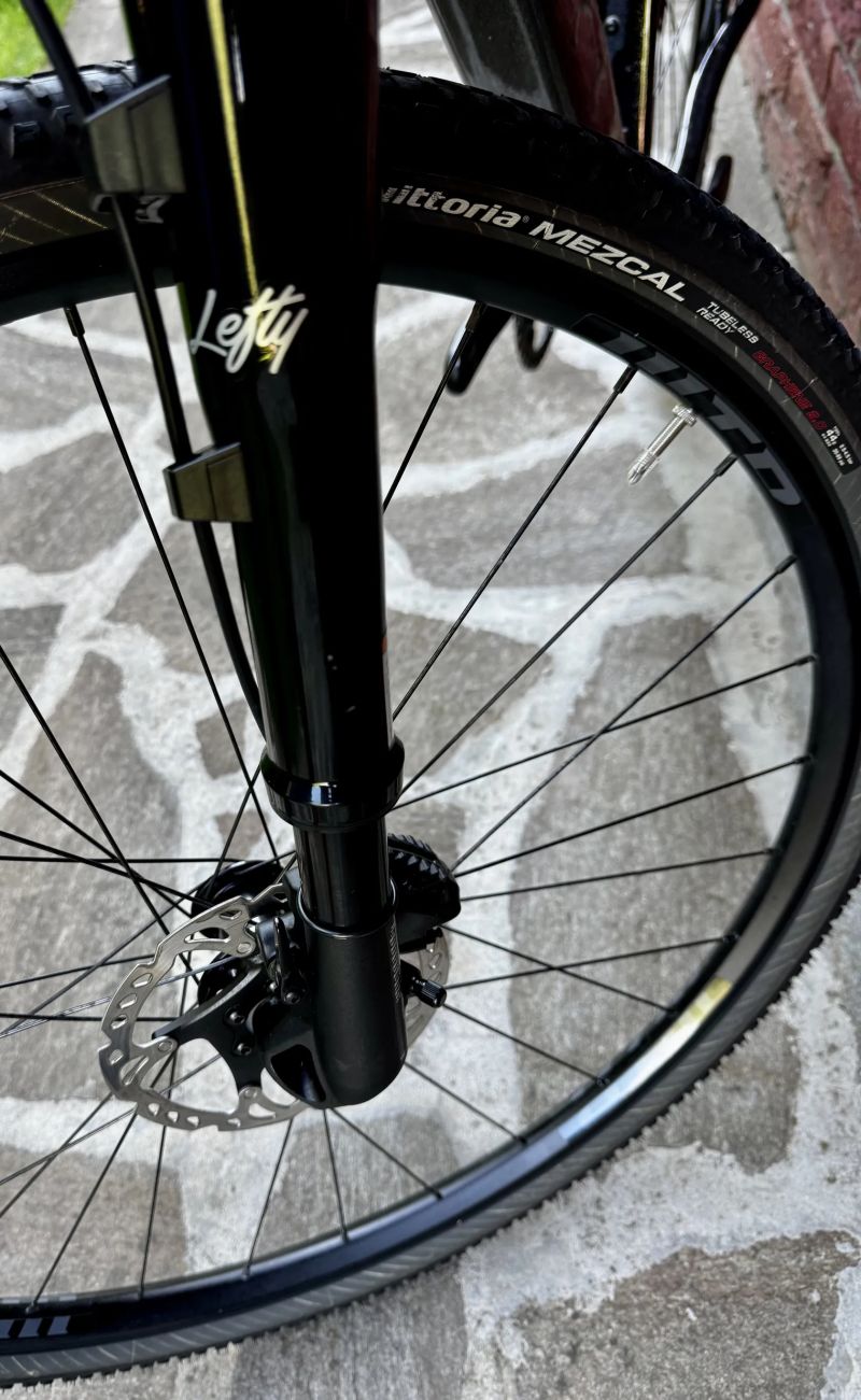 Cannondale Topstone Carbon 2 Lefty Oliver carbon velikost L kola 28" top stav i vzhled WARRANTY CARD