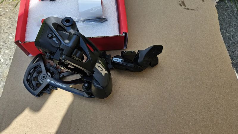 Nová Sram GX AXS přehazovačka + řadící páčka - elektronické řazení