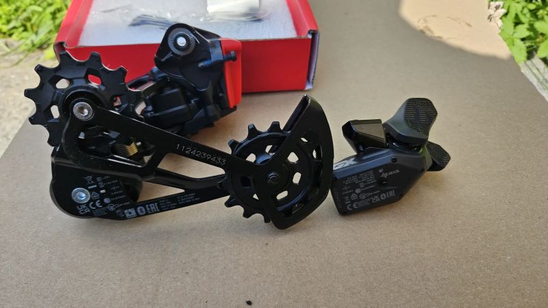 Nová Sram GX AXS přehazovačka + řadící páčka - elektronické řazení
